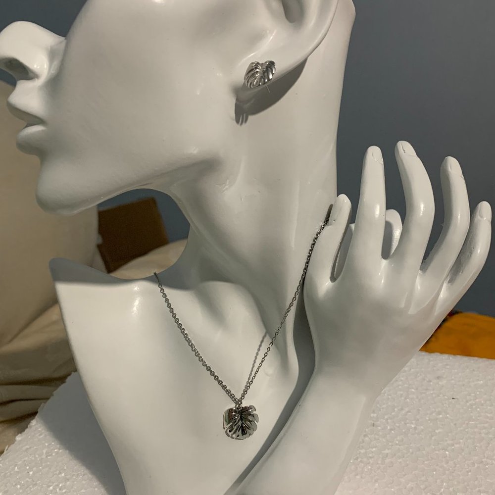 Leaf Necklace and Stud Earrings Set NEW